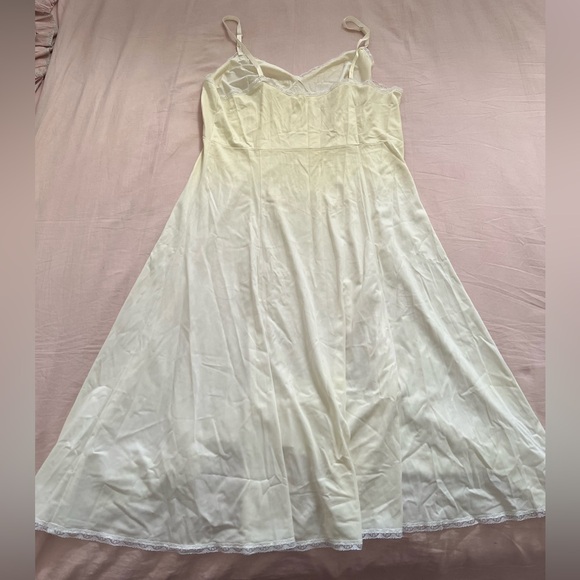 Elegant vintage Cream Slip Dress - Picture 3 of 4